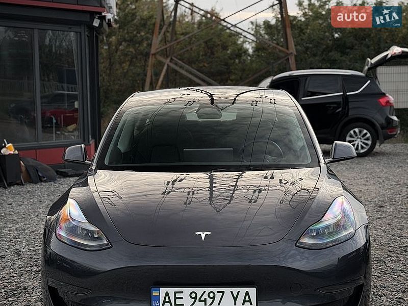 Седан Tesla Model 3 2023 в Дніпрі