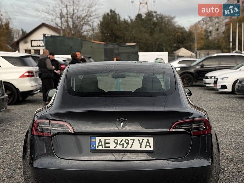 Седан Tesla Model 3 2023 в Дніпрі