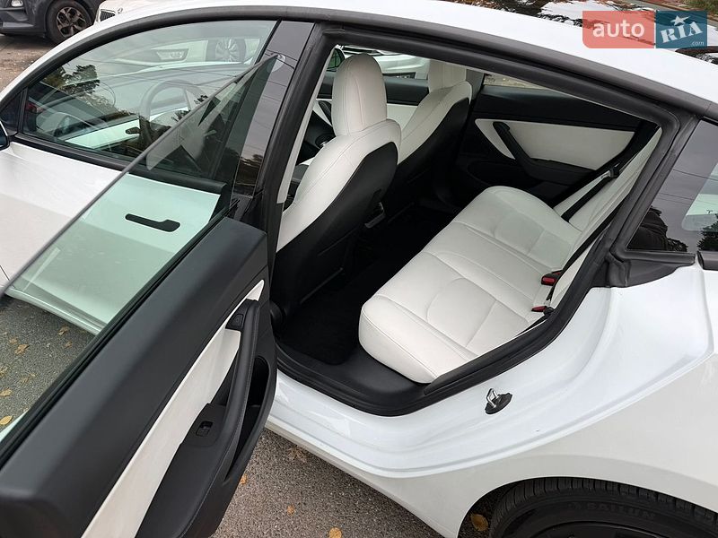 Седан Tesla Model 3 2020 в Києві