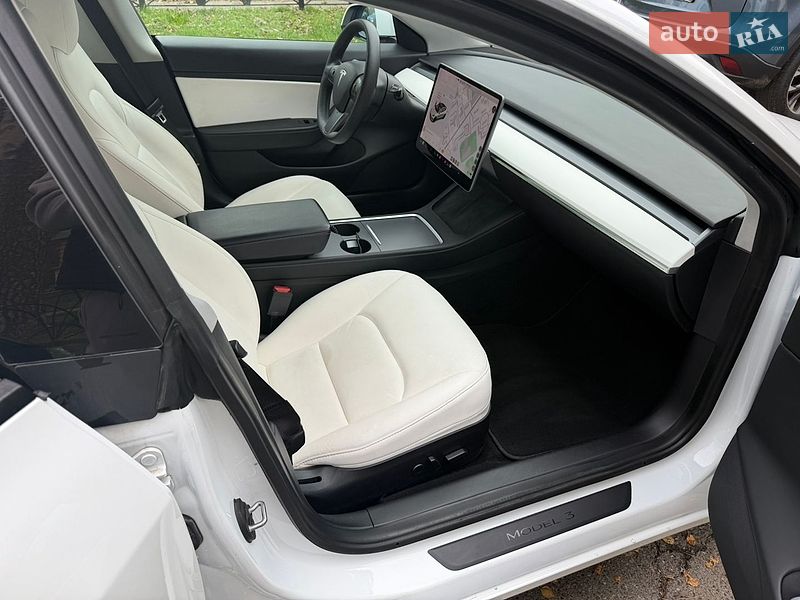 Седан Tesla Model 3 2020 в Києві