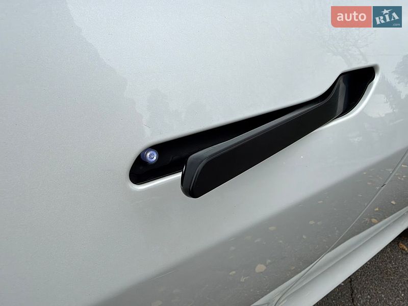 Седан Tesla Model 3 2020 в Києві