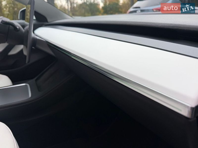 Седан Tesla Model 3 2020 в Києві
