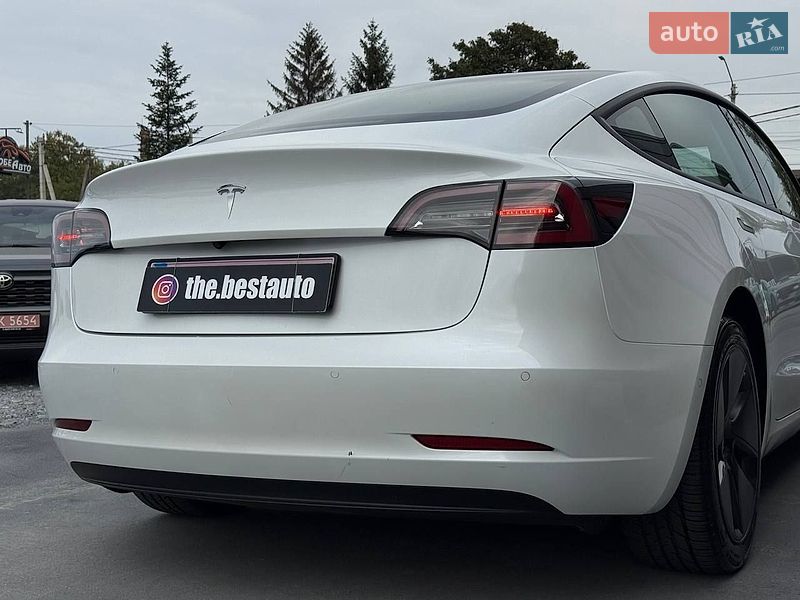 Седан Tesla Model 3 2021 в Рівному
