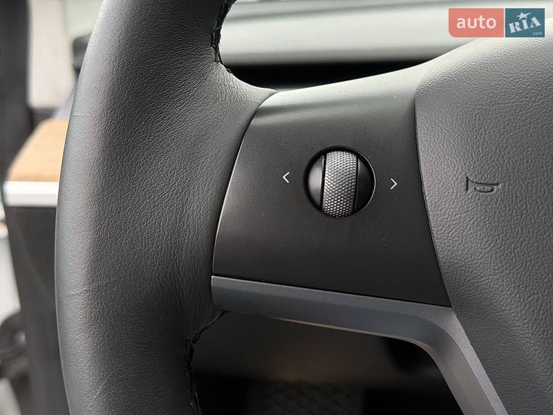 Седан Tesla Model 3 2021 в Рівному