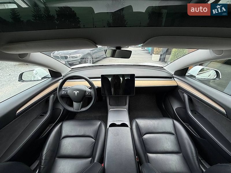 Седан Tesla Model 3 2021 в Рівному