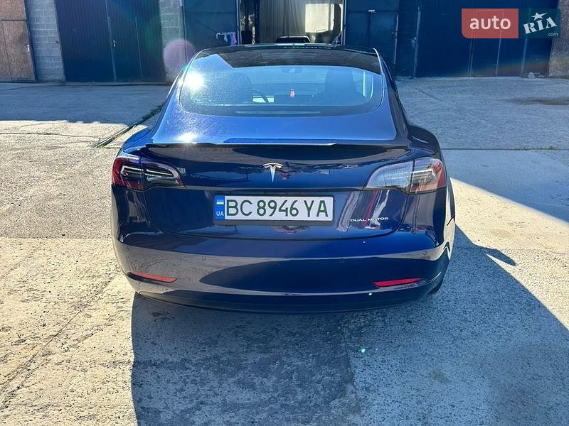 Седан Tesla Model 3 2022 в Львове