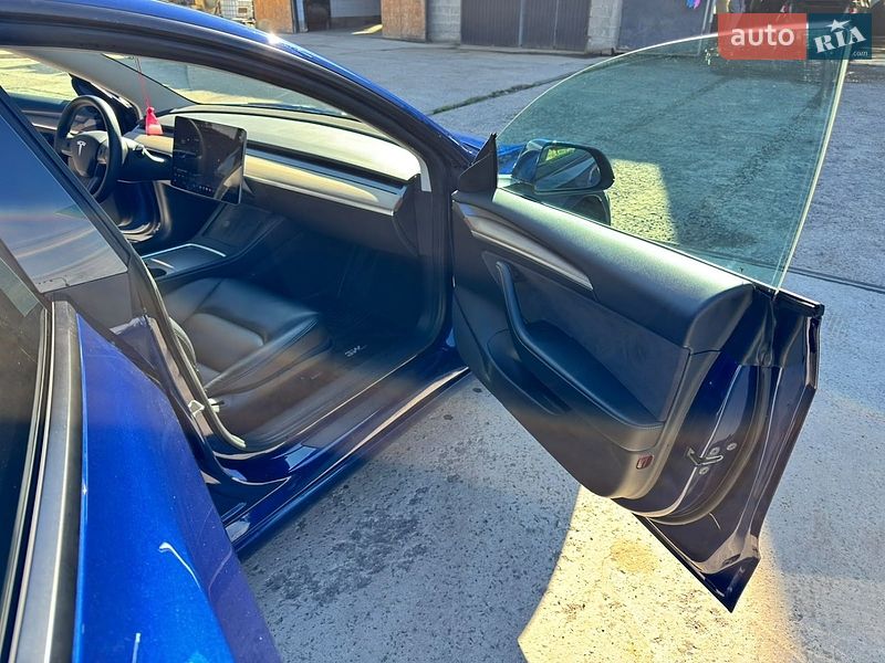 Седан Tesla Model 3 2022 в Львове