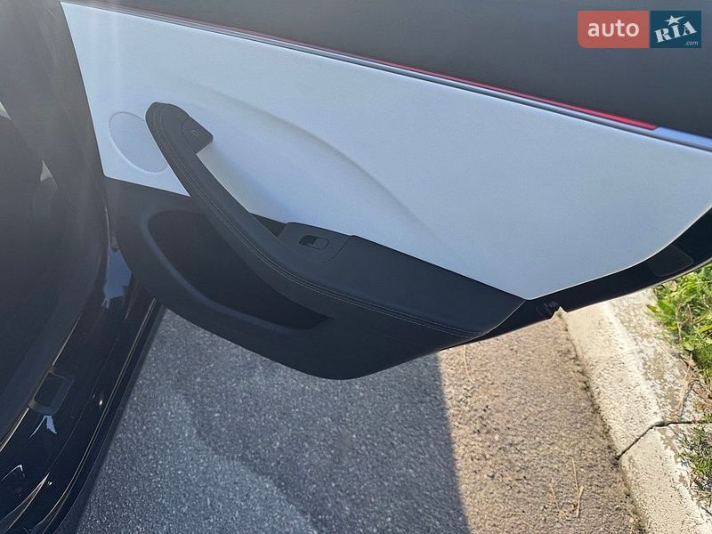 Седан Tesla Model 3 2025 в Харькове