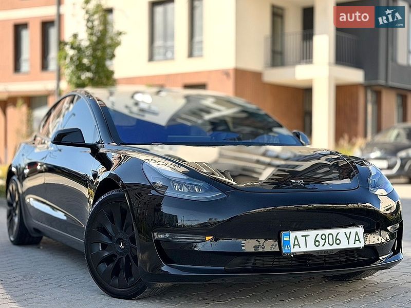Седан Tesla Model 3 2022 в Івано-Франківську