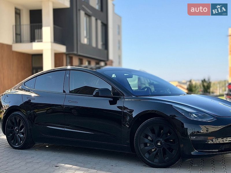 Седан Tesla Model 3 2022 в Івано-Франківську