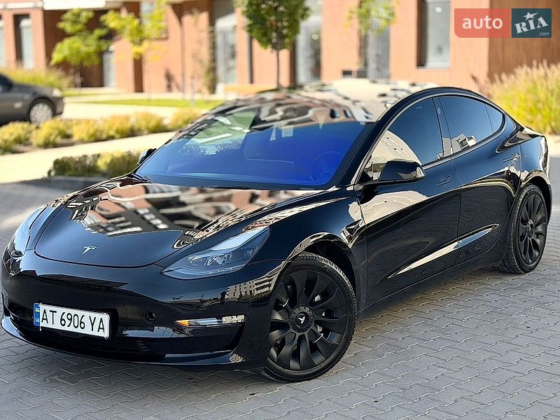 Седан Tesla Model 3 2022 в Івано-Франківську