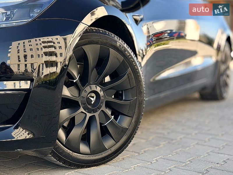 Седан Tesla Model 3 2022 в Івано-Франківську