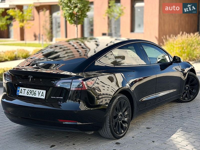 Седан Tesla Model 3 2022 в Івано-Франківську