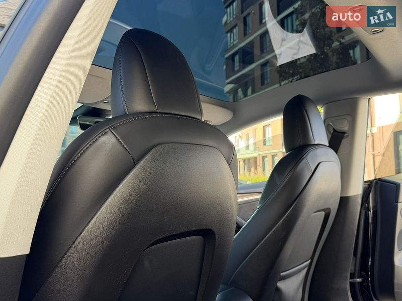Седан Tesla Model 3 2022 в Івано-Франківську