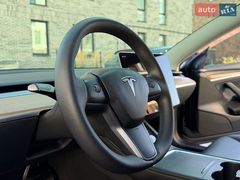 Седан Tesla Model 3 2022 в Івано-Франківську