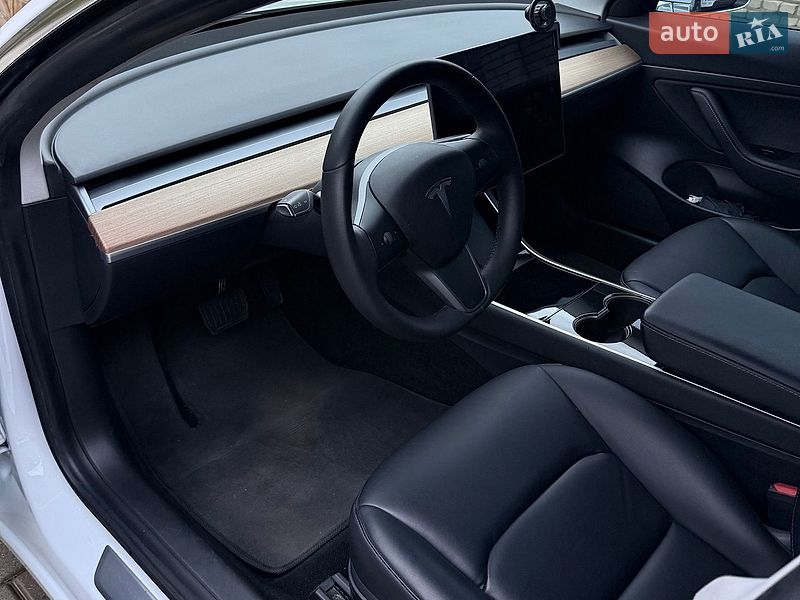 Седан Tesla Model 3 2020 в Харькове