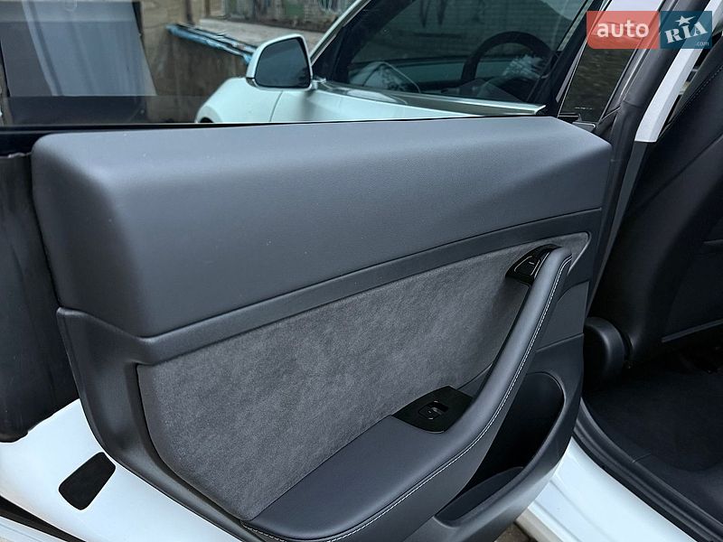 Седан Tesla Model 3 2020 в Харькове