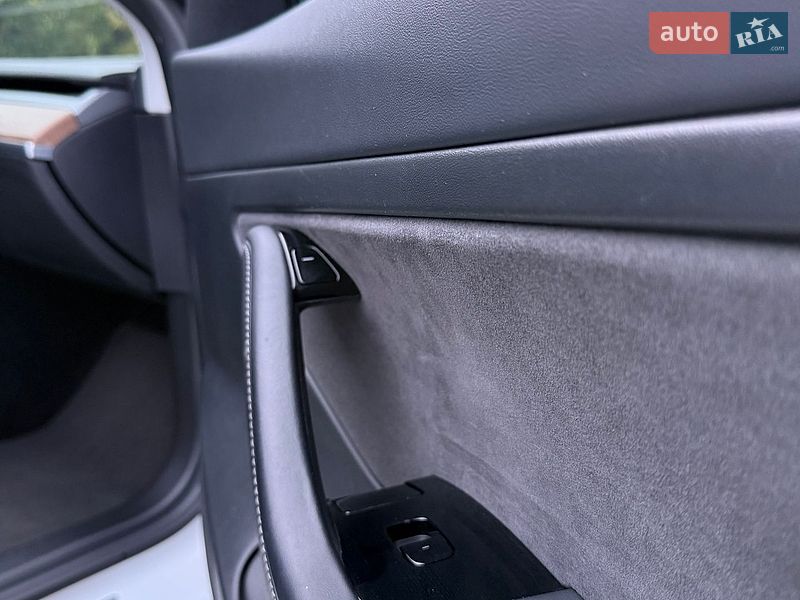 Седан Tesla Model 3 2020 в Харькове