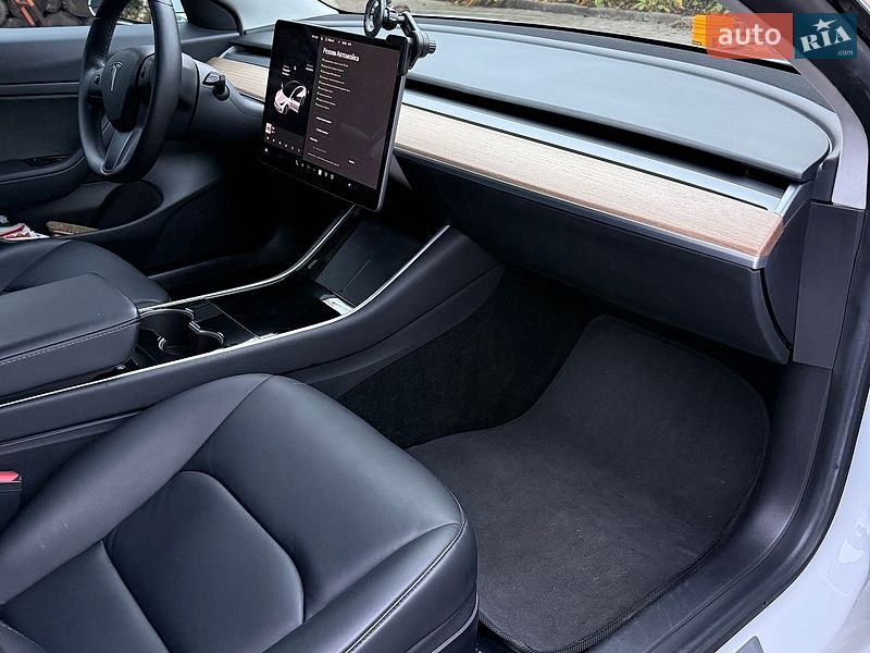 Седан Tesla Model 3 2020 в Харькове
