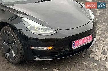 Седан Tesla Model 3 2023 в Дубні