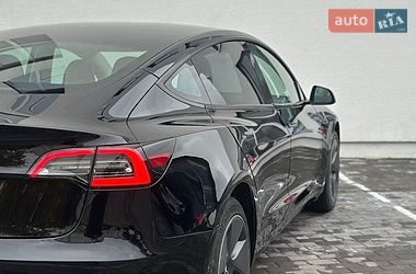Седан Tesla Model 3 2023 в Дубні