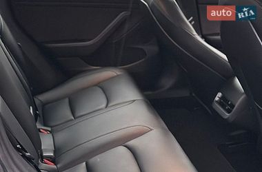 Седан Tesla Model 3 2023 в Дубні