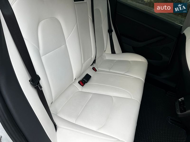 Седан Tesla Model 3 2020 в Виннице
