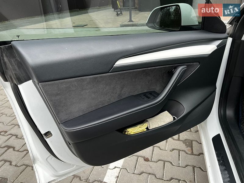 Седан Tesla Model 3 2020 в Виннице