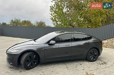 Седан Tesla Model 3 2024 в Виннице