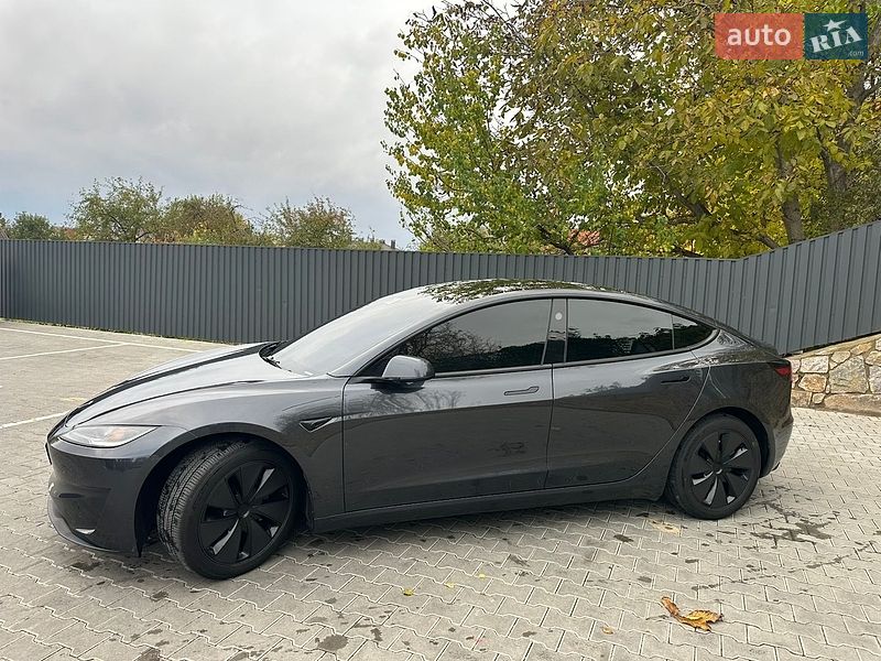 Седан Tesla Model 3 2024 в Виннице