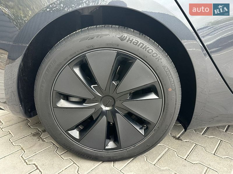 Седан Tesla Model 3 2024 в Виннице