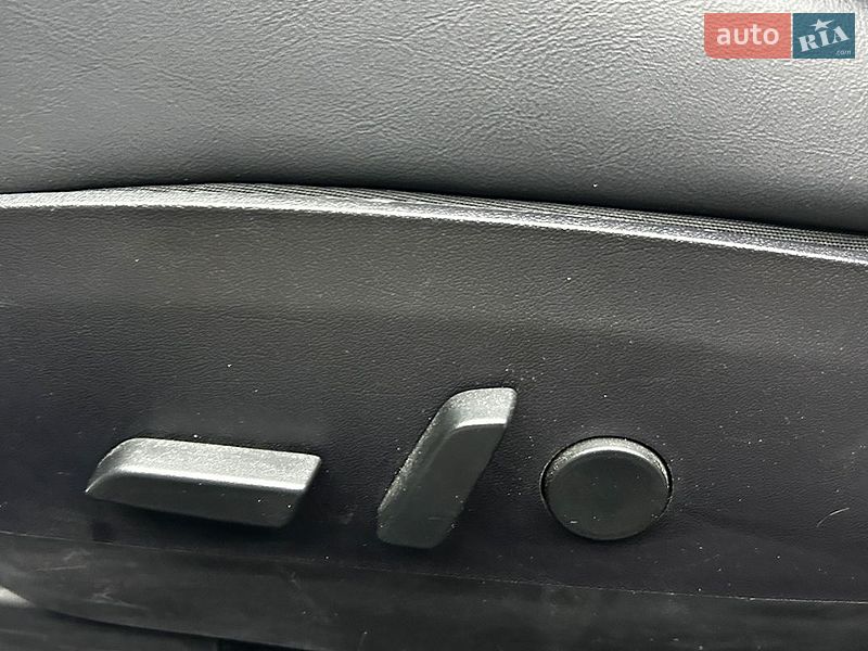 Седан Tesla Model 3 2019 в Черновцах