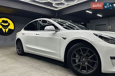 Седан Tesla Model 3 2019 в Черновцах