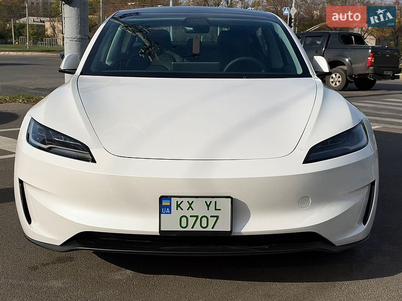 Седан Tesla Model 3 2025 в Харькове