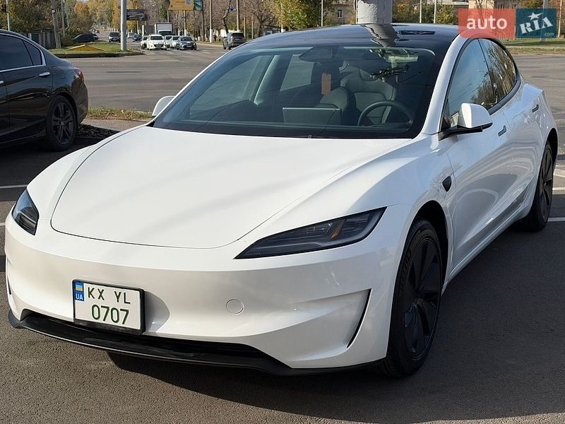 Седан Tesla Model 3 2025 в Харькове