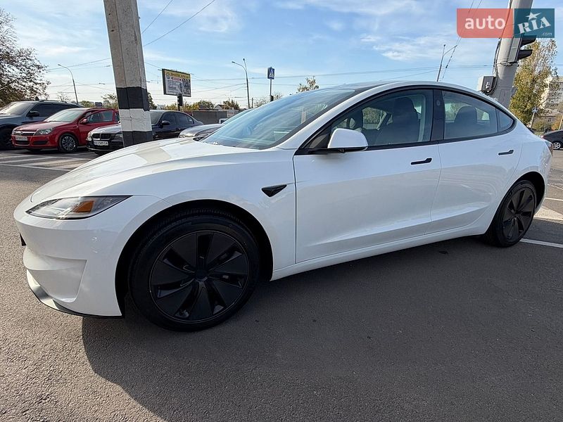 Седан Tesla Model 3 2025 в Харькове