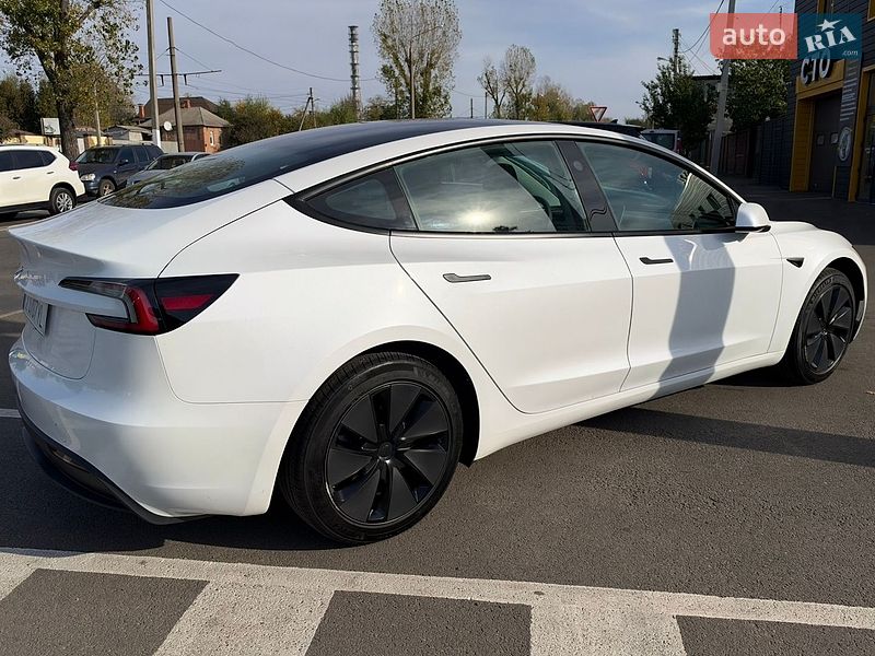 Седан Tesla Model 3 2025 в Харькове