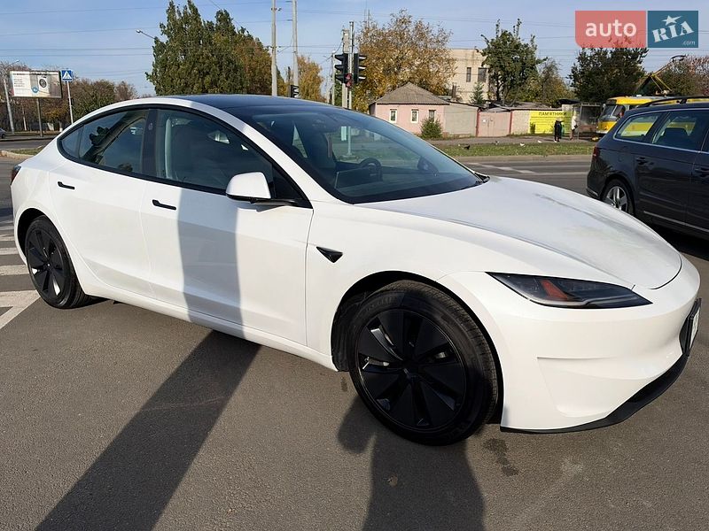 Седан Tesla Model 3 2025 в Харькове
