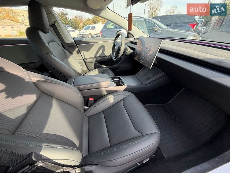 Седан Tesla Model 3 2025 в Харькове