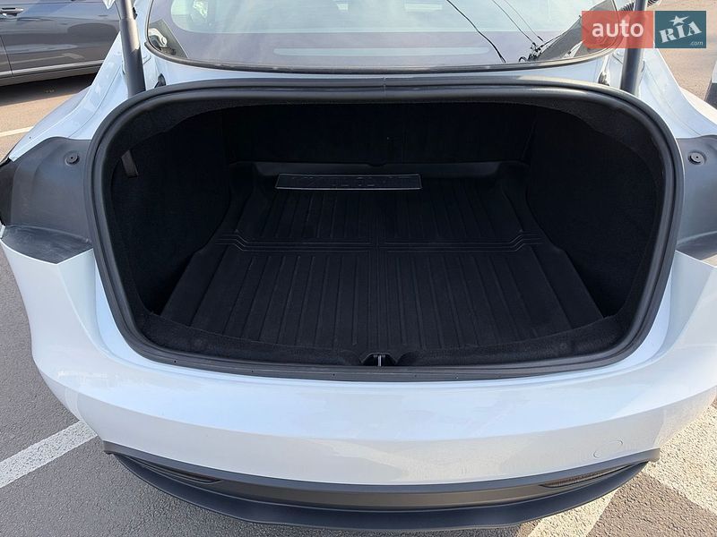Седан Tesla Model 3 2025 в Харькове