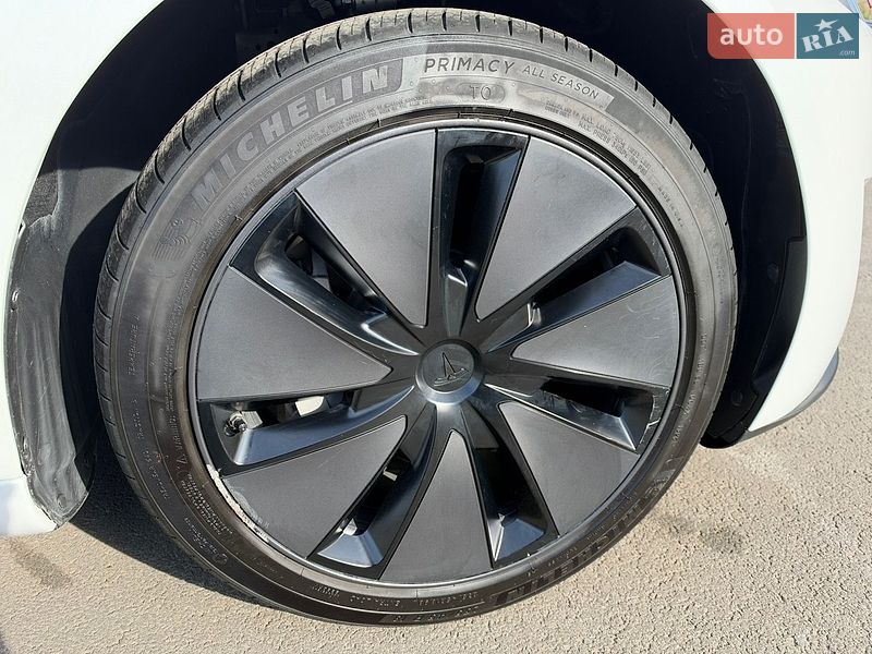 Седан Tesla Model 3 2025 в Харькове