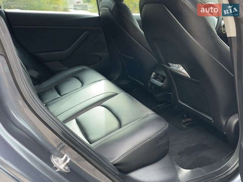 Седан Tesla Model 3 2022 в Львове
