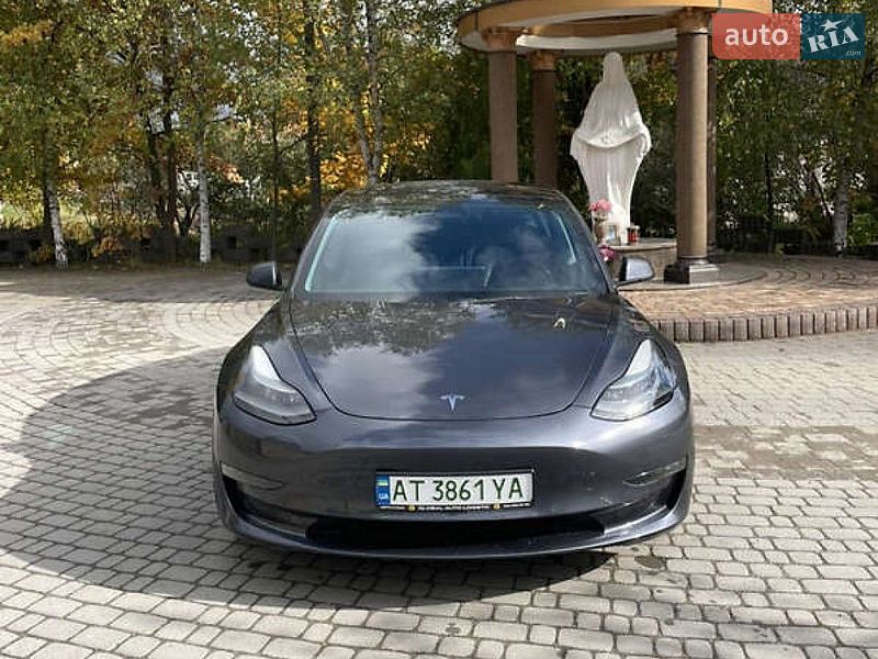 Седан Tesla Model 3 2022 в Львове