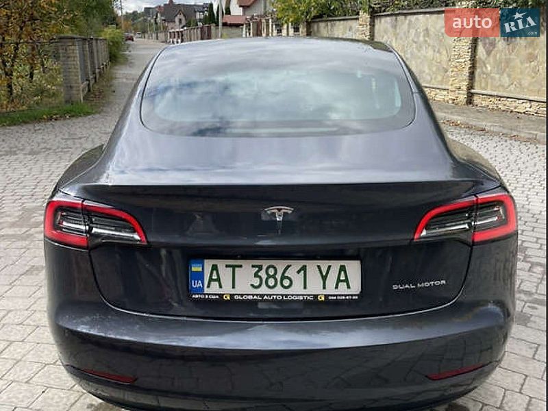 Седан Tesla Model 3 2022 в Львове