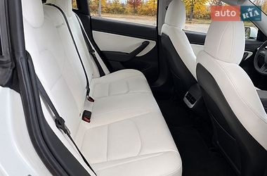 Седан Tesla Model 3 2020 в Львові