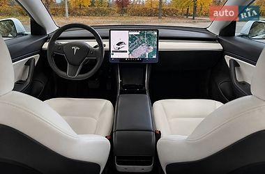Седан Tesla Model 3 2020 в Львові