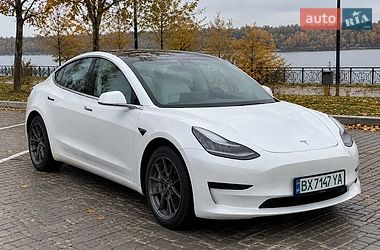 Седан Tesla Model 3 2020 в Львові