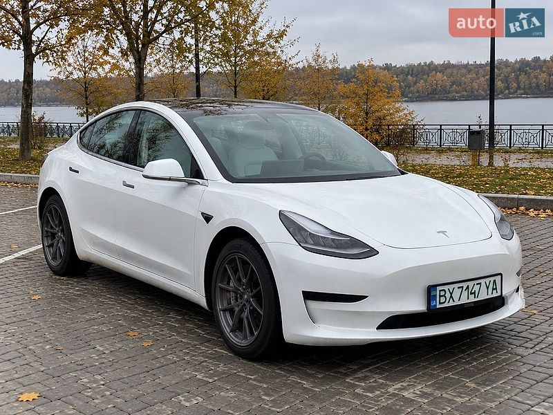 Седан Tesla Model 3 2020 в Львові