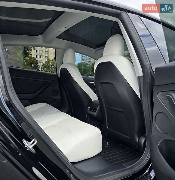Седан Tesla Model 3 2022 в Киеве
