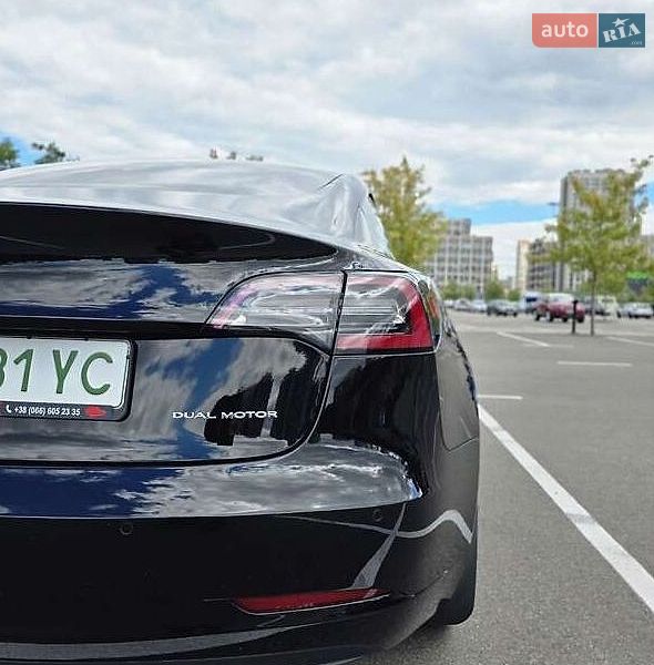 Седан Tesla Model 3 2022 в Киеве